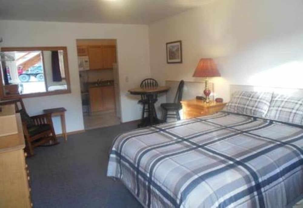 Clark Fork Lodge - photo 9