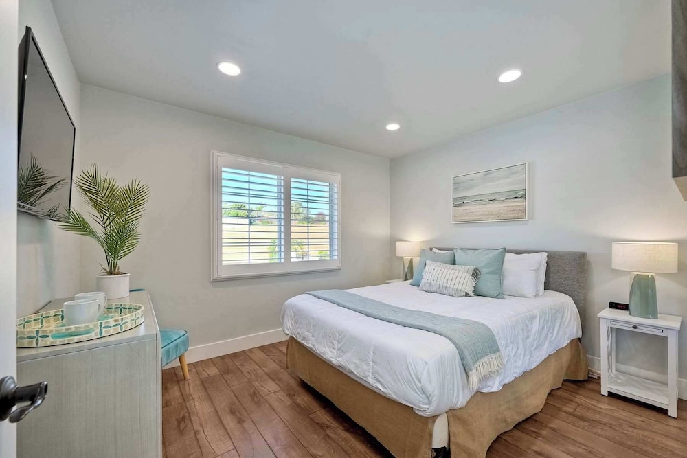 Immaculate 3 BDR in Oceanside Private Pool & Spa - photo 2