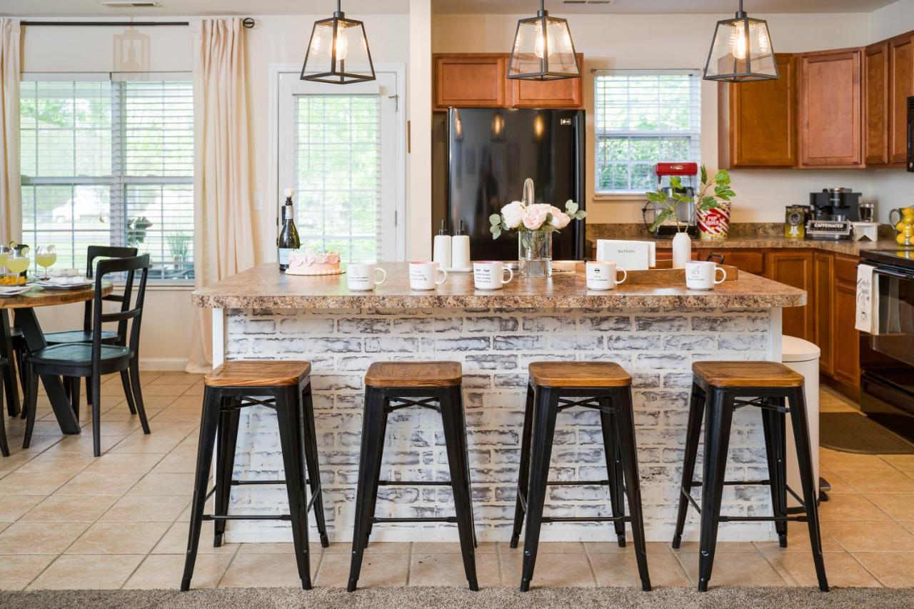 Luxe Quiet Townhouse W Parking Pool By Dollywood — 4-Star Luxury Hotel in Pigeon Forge, United States