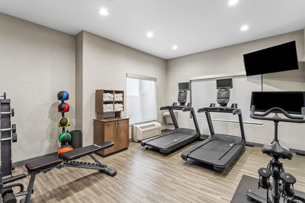 Hampton Inn & Suites Farmington - photo 28