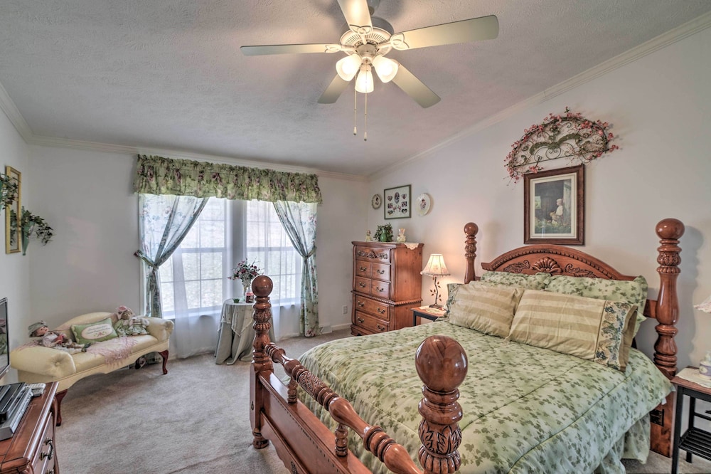 Oakland Retreat 13 Mi to Deep Creek Lake in Oakland, United States