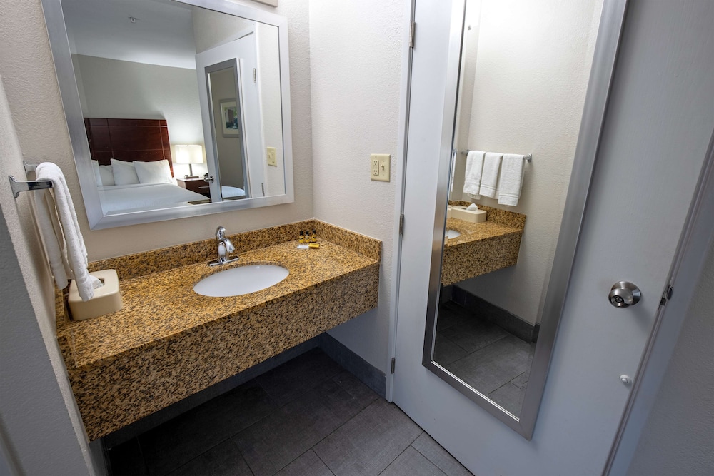 Best Western Plus Vermilion River Inn & Suites - photo 29