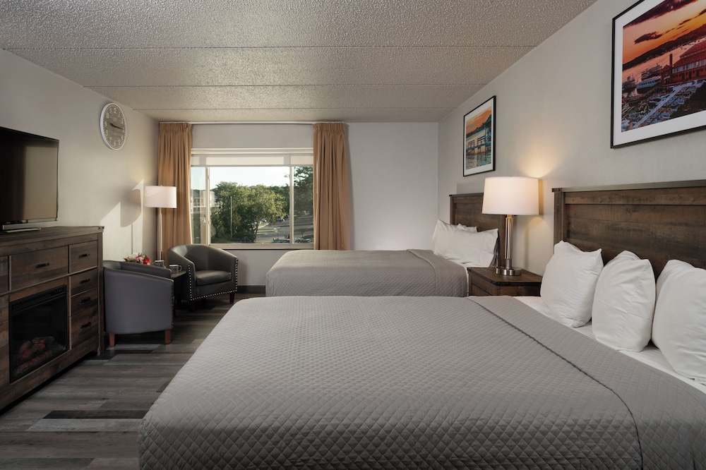 Harbor Shores on Lake Geneva - photo 40