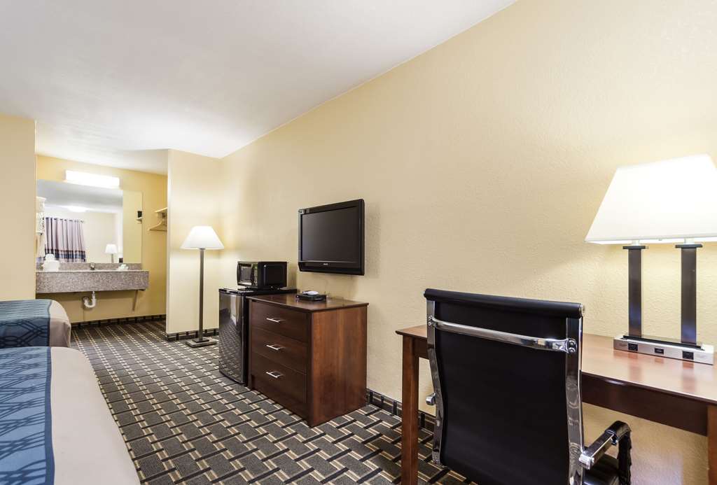 Rodeway Inn Lincoln West University Area - photo 24