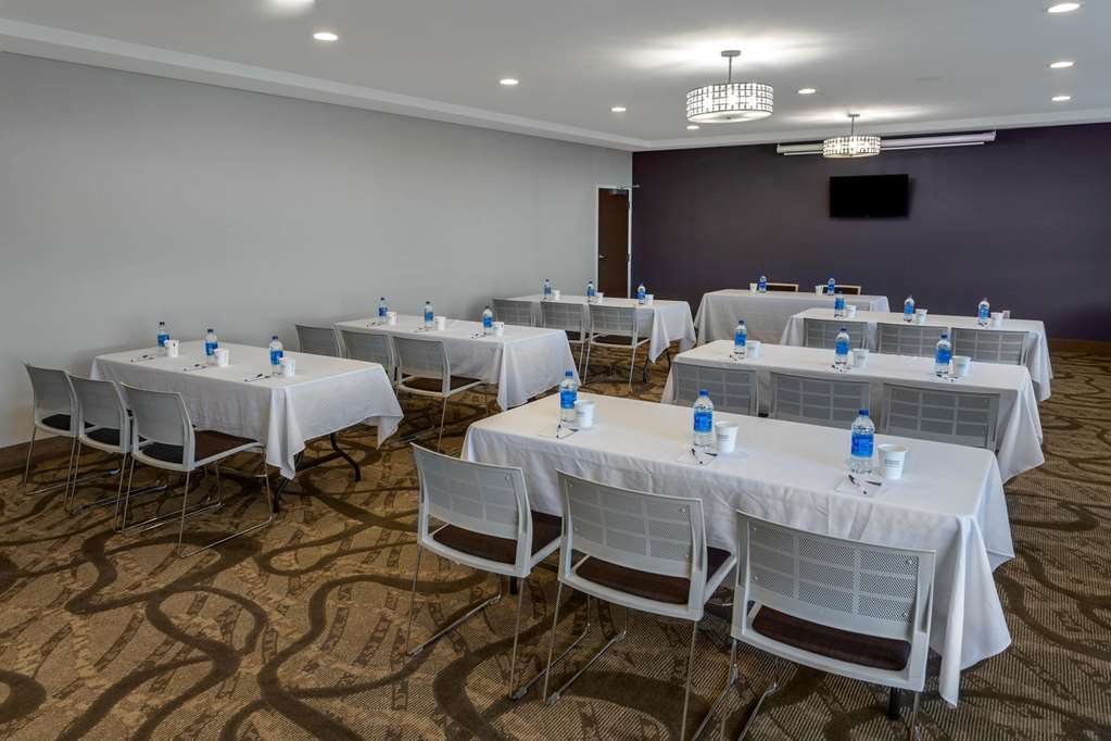 Microtel Inn & Suites by Wyndham Niagara Falls - photo 13
