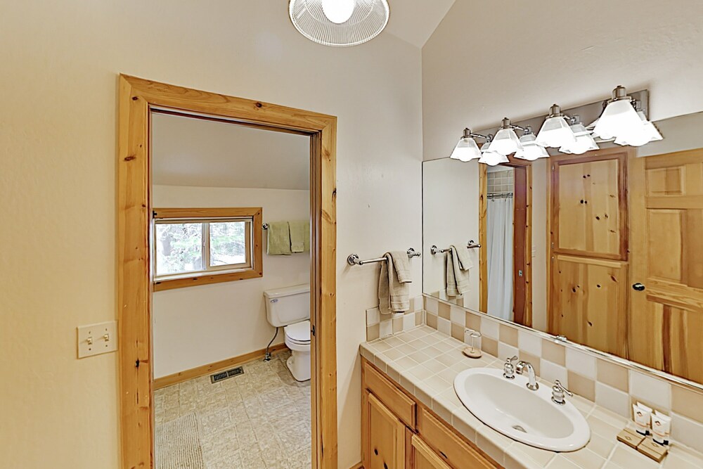 Tahoe Donner Luxury Sleeps 14 Hot tub 3100 sqft - photo 20