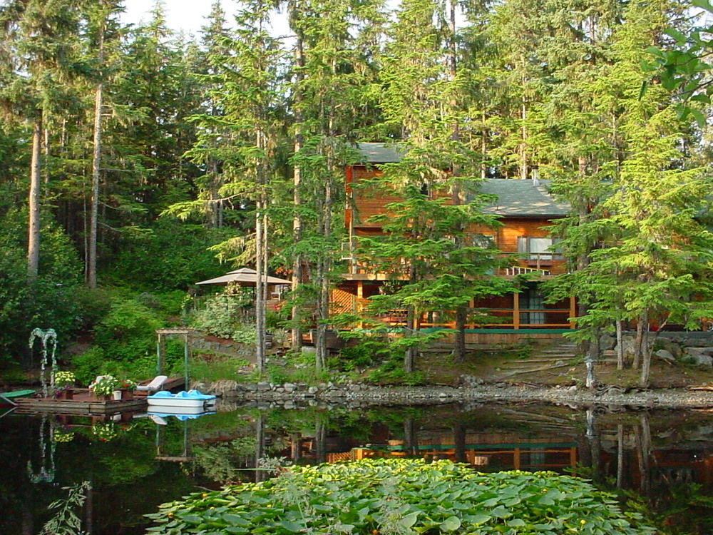 Pearson’s Pond Luxury Inn & Spa in Juneau, United States