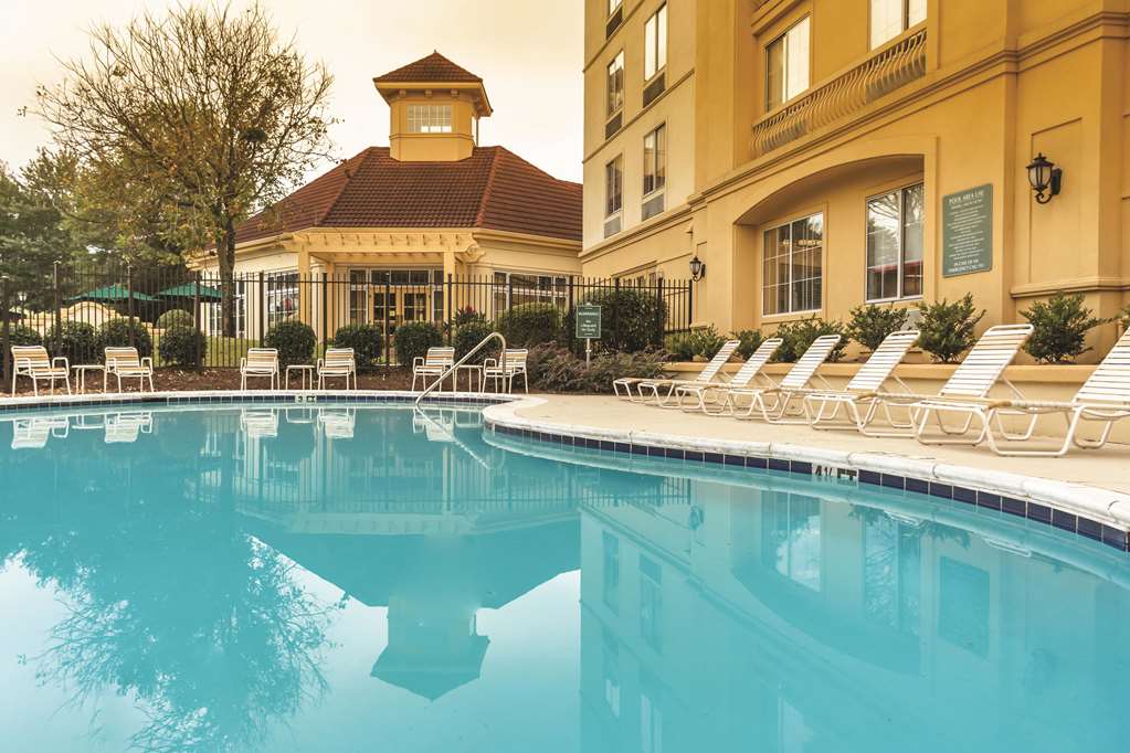 La Quinta Inn & Suites by Wyndham Atlanta Ballpark Galleria - photo 10