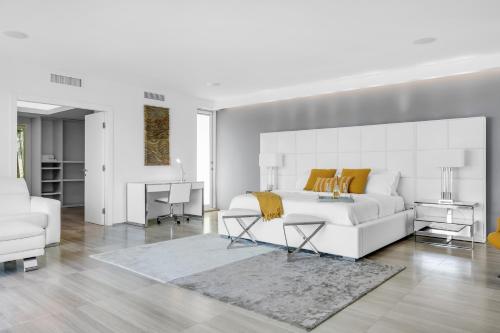 Villa Loggia Oasis Luxurious 6BD 7BA with Resort Style Pool - photo 90