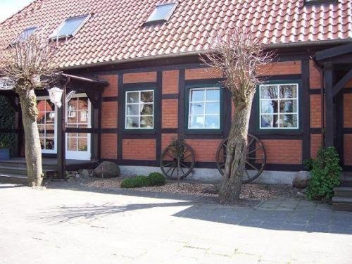 Hotel und Landgasthof zum Hahn — hotel in Schwerin