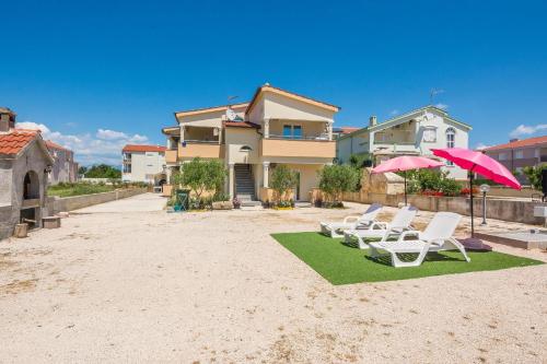 Apartments Ujakovic — 4-Star Luxury Hotel in Privlaka, Croatia