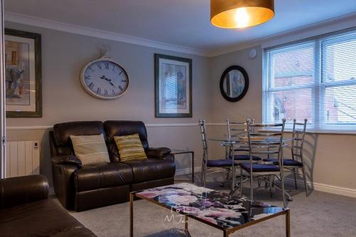 Flamingo Two Bed Apartment with Seaview Great Location