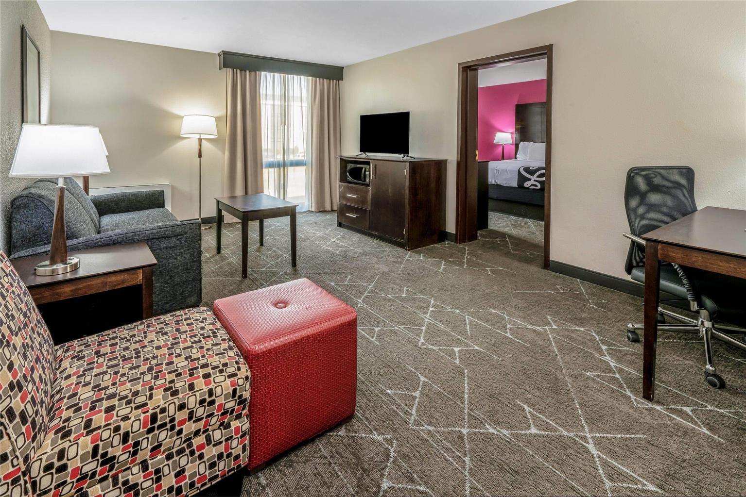 La Quinta Inn & Suites by Wyndham Dallas I 35 Walnut Hill Ln - photo 15