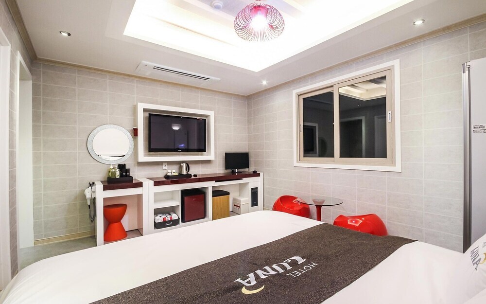 Yeosu Luna Hotel — hotel near Yeosu Airport