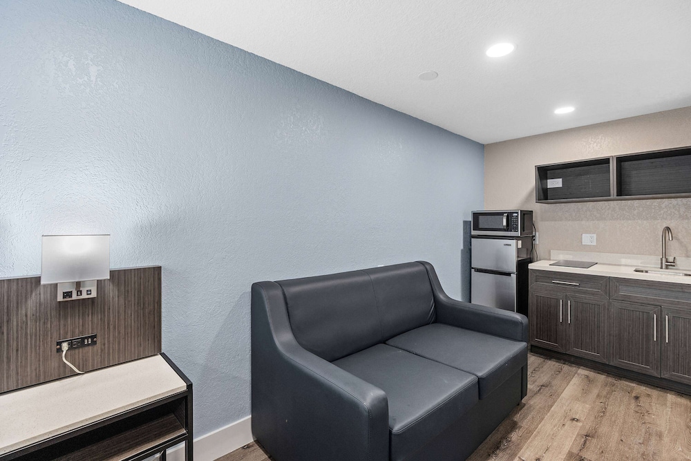 Super 8 by Wyndham Kissimmee Orlando - photo 23