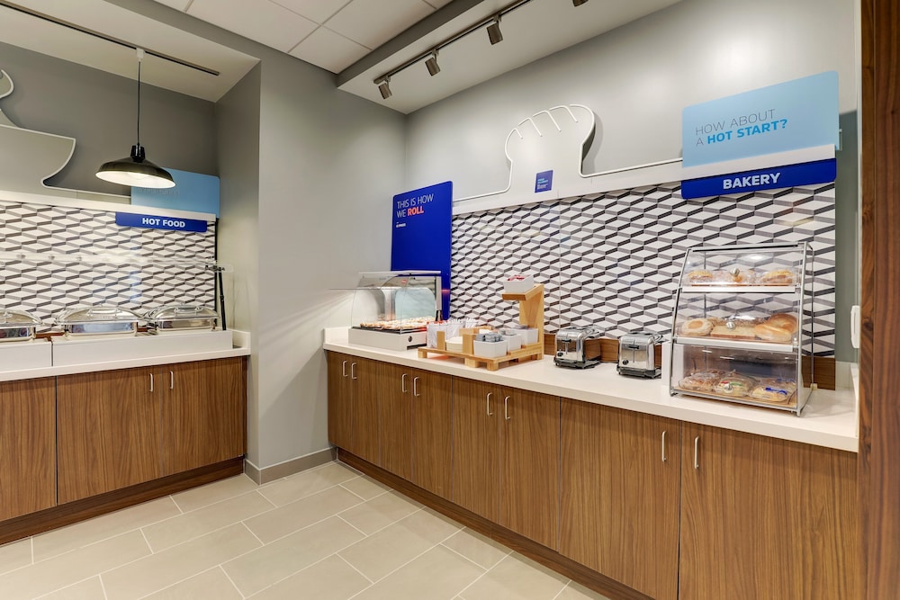 Holiday Inn Express Holly Springs Raleigh Area by IHG - photo 44