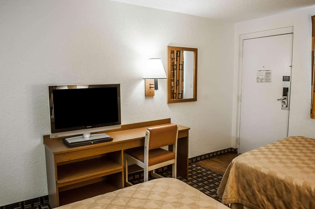 Rodeway Inn Albuquerque West - photo 19