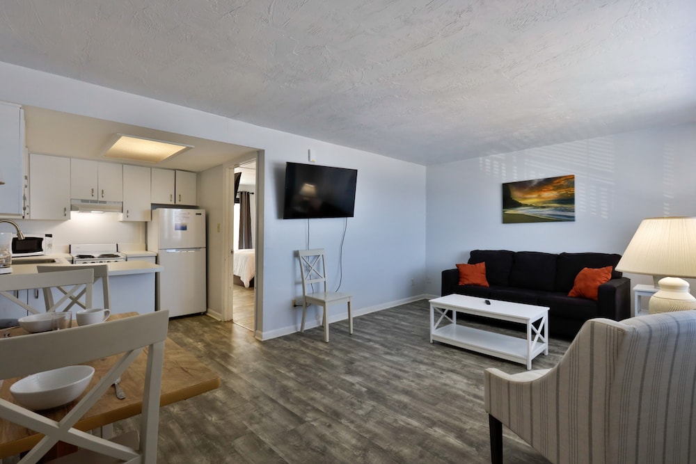 Coastal Waters Inn - photo 101