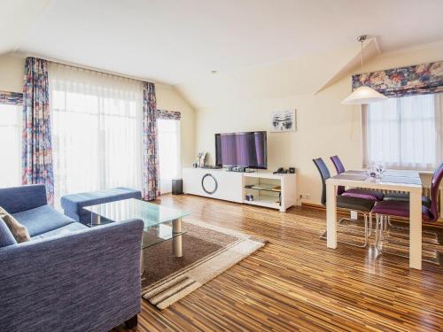 Dünenpark Binz Komfortplus Ferienwohnung mit 1 Schlafzimmer und Balkon im Dachgeschoss 148 — 4-Star Luxury Hotel in Ostseebad Binz, Germany