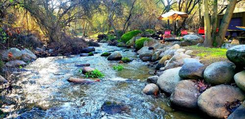 Magical River House 10 min to SNP park entrance — 4-Star Luxury Hotel in Three Rivers, United States