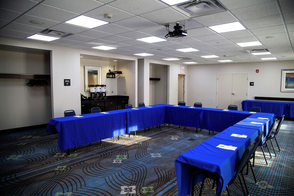 Hampton Inn & Suites Sharon - photo 82