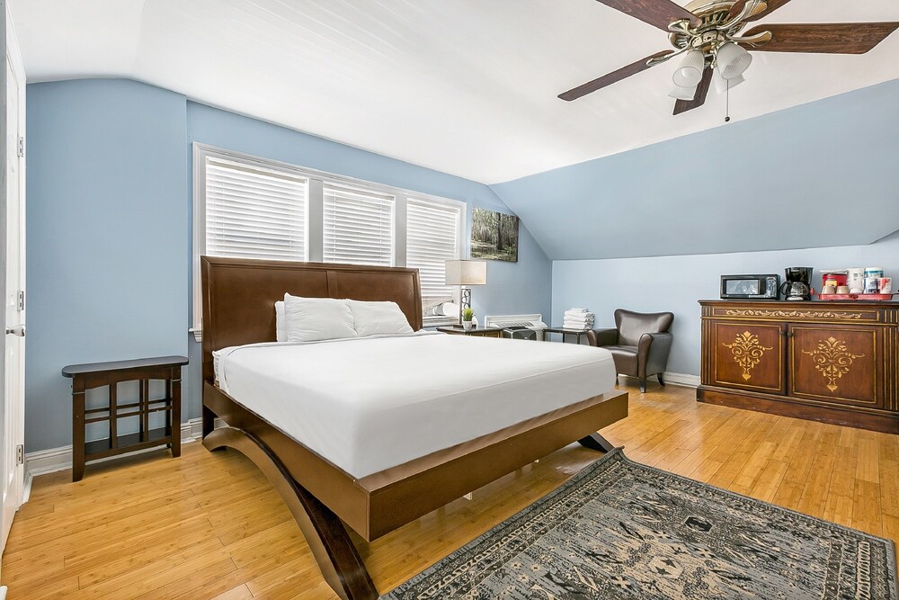 Canal Express Rooms - photo 15