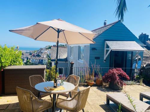 Little Trevio seaside haven with parking and sea views — 4-Star Luxury Hotel in Brixham, United Kingdom