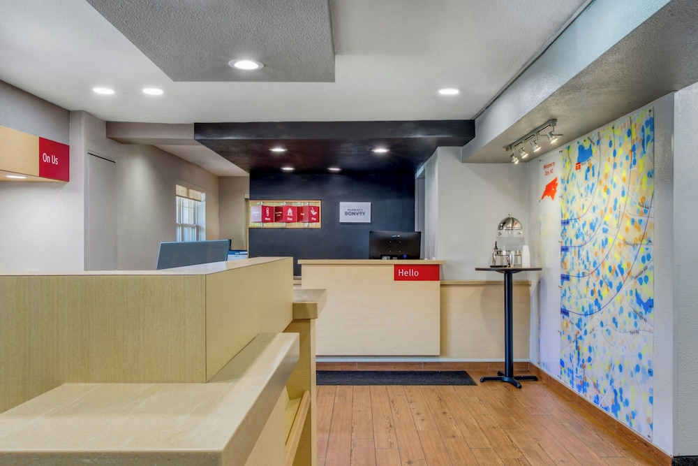 TownePlace Suites by Marriott Raleigh Cary Weston Parkway - photo 2