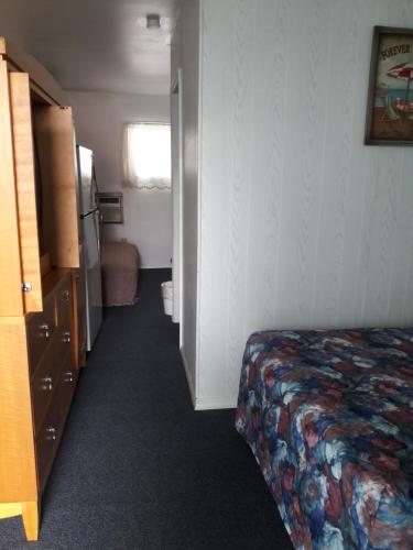 Suitcase Motel & Travel - photo 22