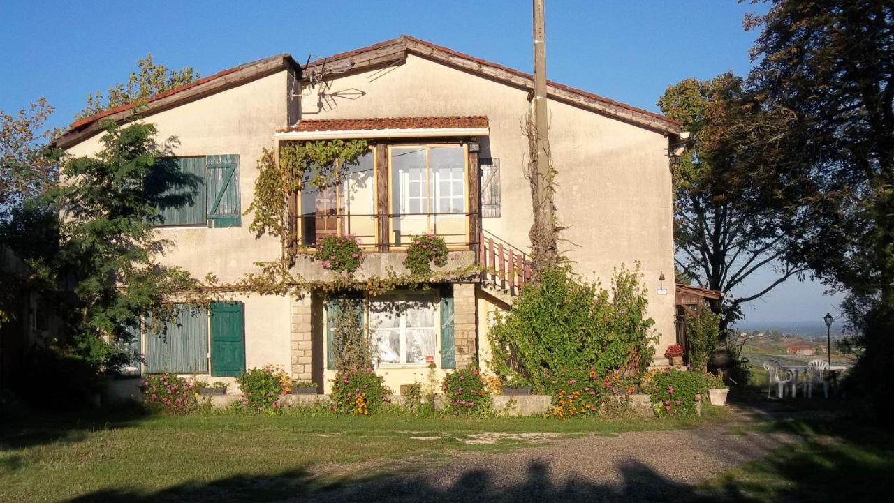 Maison Familiale Avec Piscine Partagee a Moissac Jardin — 4-Star Luxury Hotel in Moissac, France