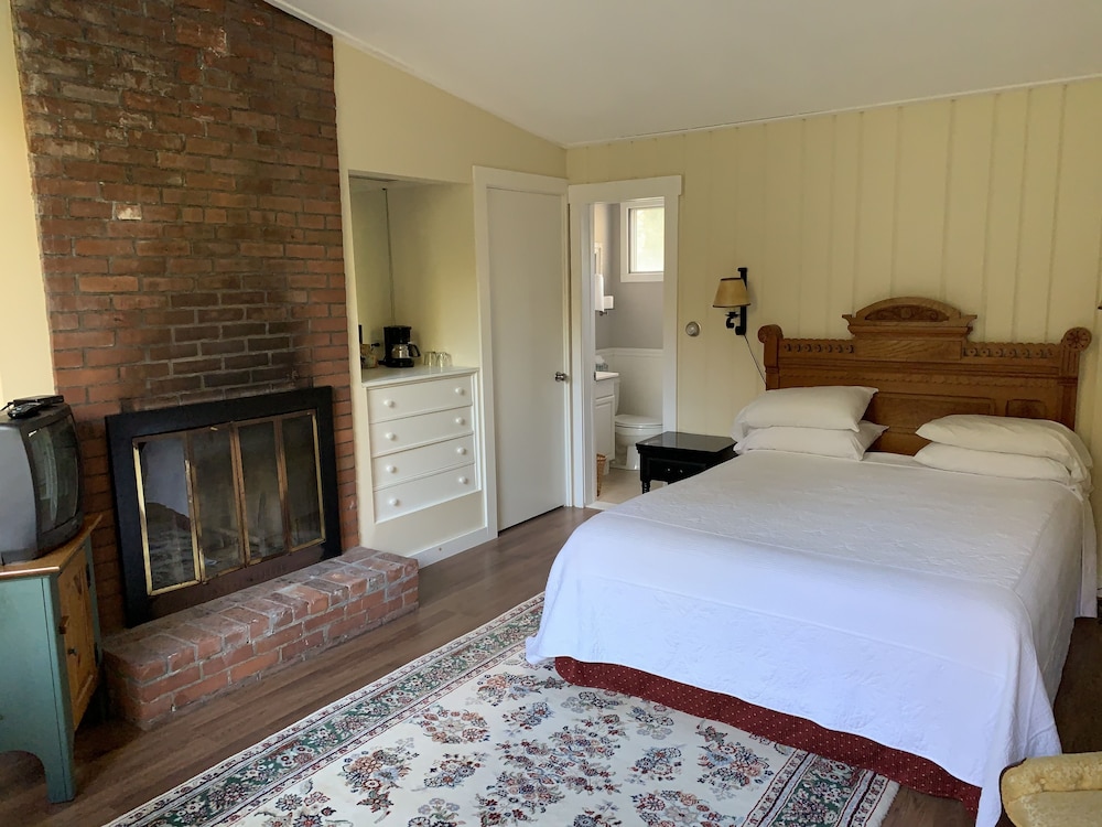 Lovett s Inn and Restaurant - photo 11