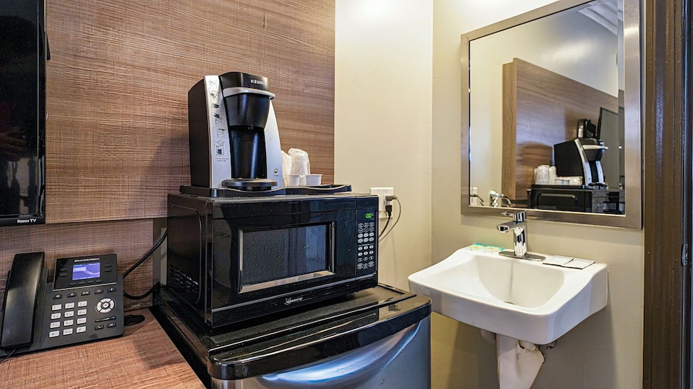 Americas Best Value Inn Antioch - photo 9