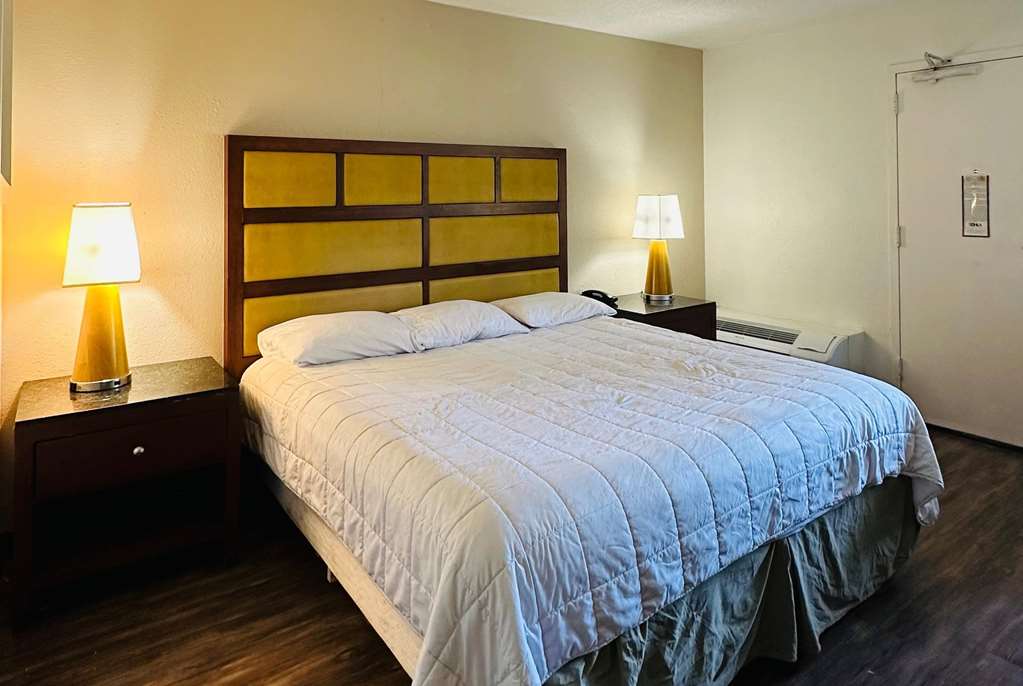 Baymont Inn and Suites by Wyndham Columbus Near OSU - photo 37