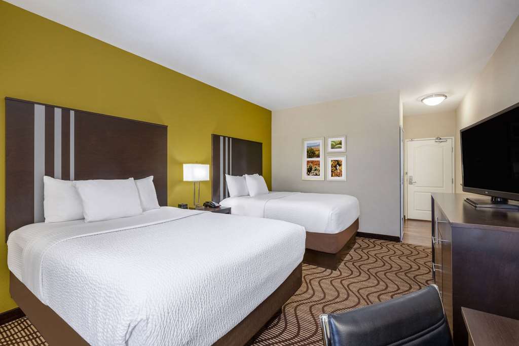 La Quinta Inn & Suites by Wyndham Artesia - photo 29