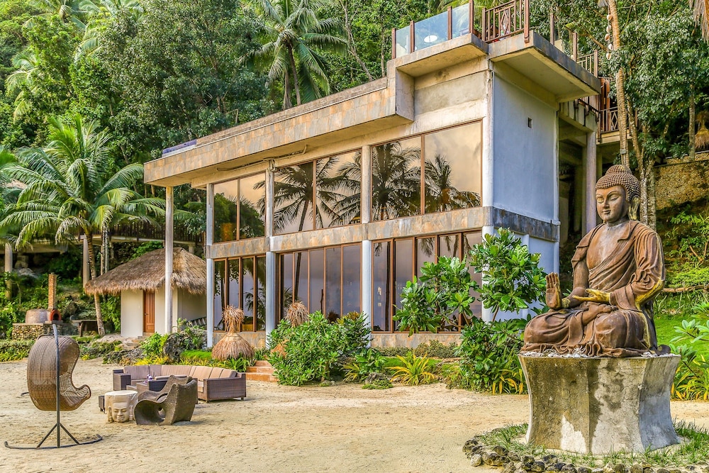 Den Pasar Nasog Villa — 5-Star Luxury Hotel in Malay, Philippines