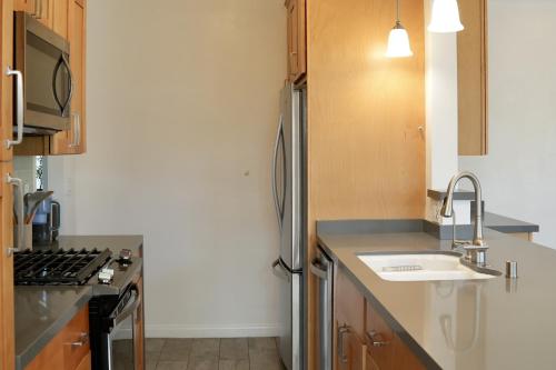 Monthier Townhouse The Grove Los Angeles - photo 7