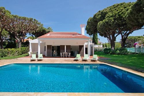 Villa Lynn Quadradinhos — 4-Star Luxury Hotel in Almancil, Portugal