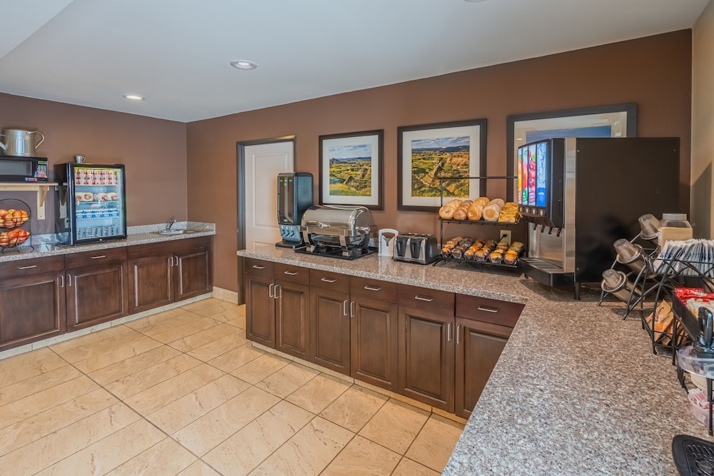 Landmark Suites - photo 25