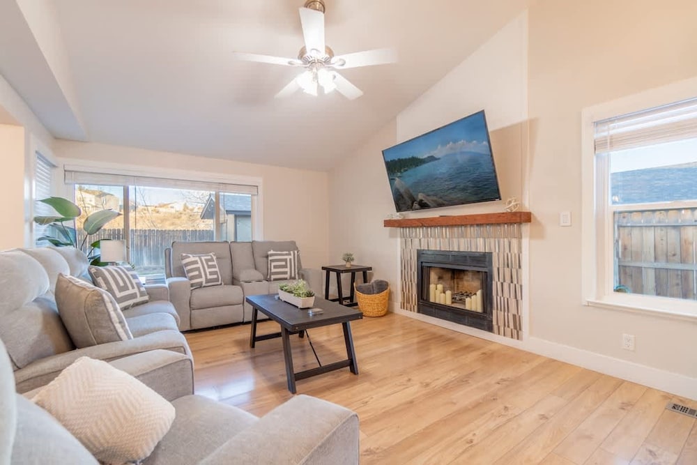 Modern 3 bedroom Escape in Northwest Reno