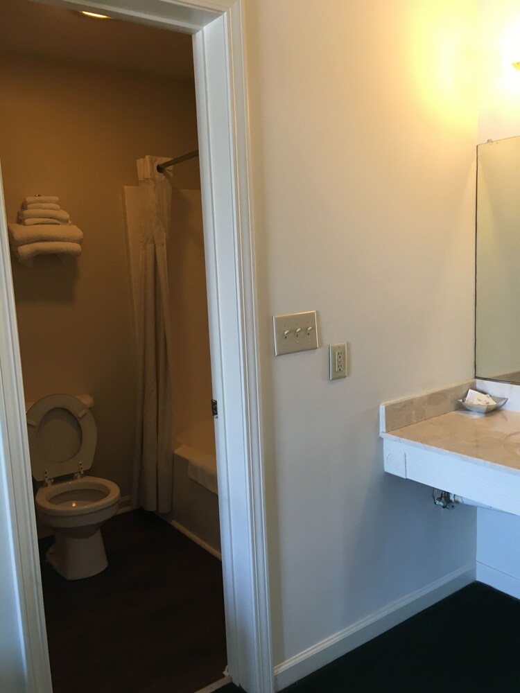 McCaig Motel - photo 9