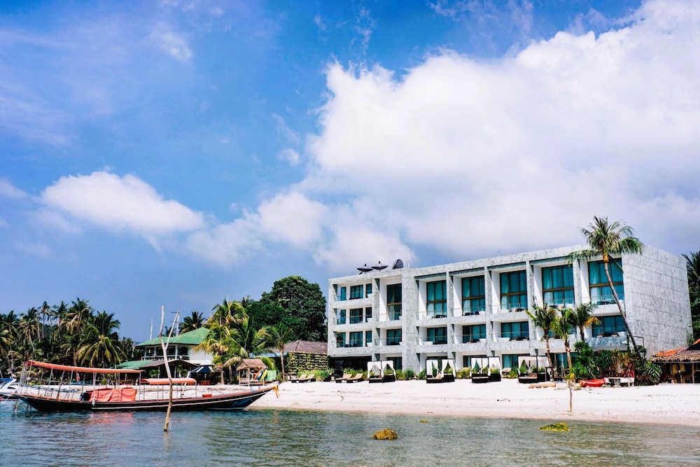 The Beach Samui - carbon neutral hotel in Koh Samui