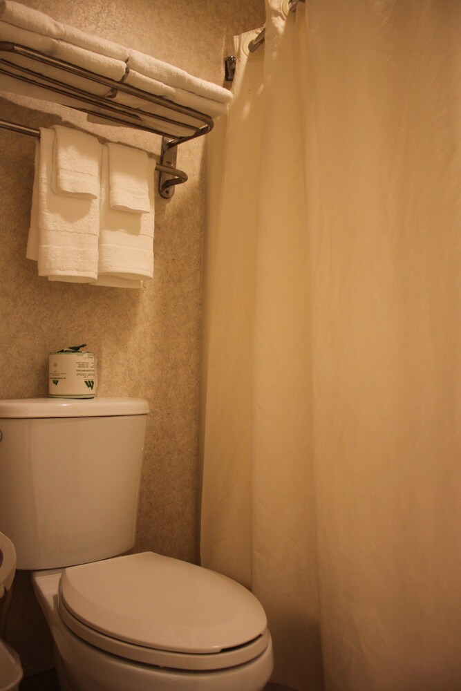Port of Tacoma Inn - photo 18