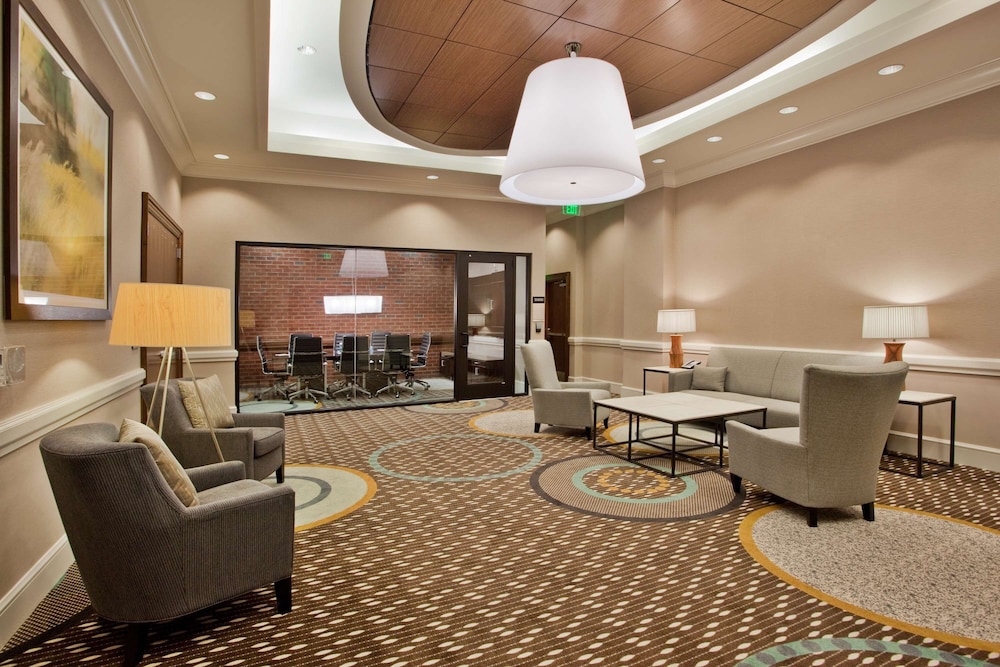 Hampton Inn & Suites Chapel Hill Carrboro Downtown - photo 28