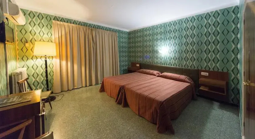 Hotel La Masía — Pont De Molins — photo 4