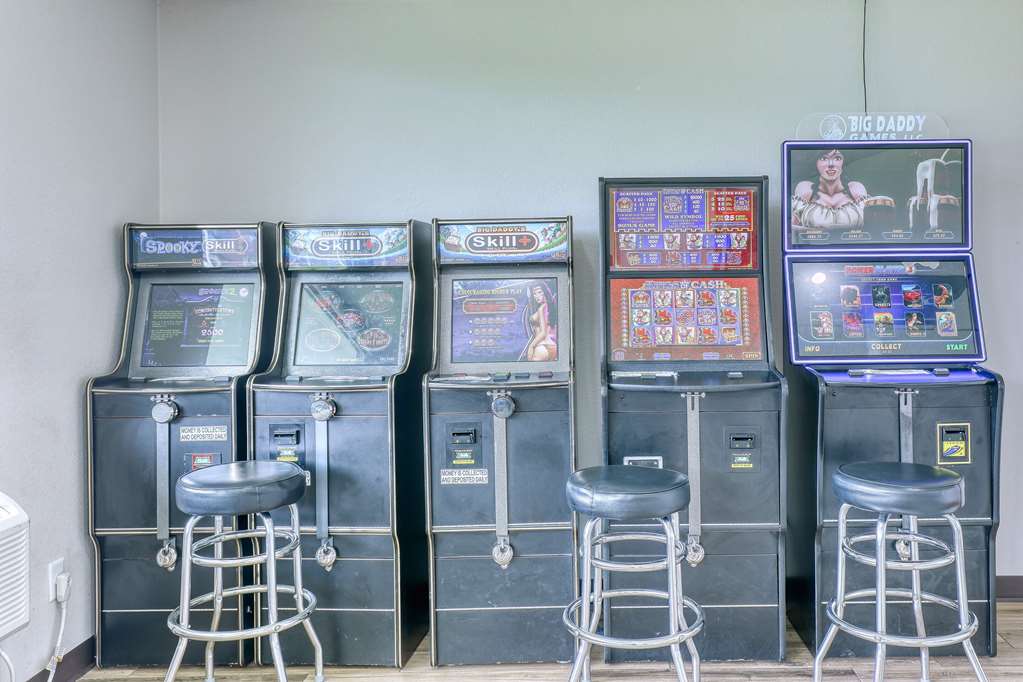 Econo Lodge Neenah - photo 45