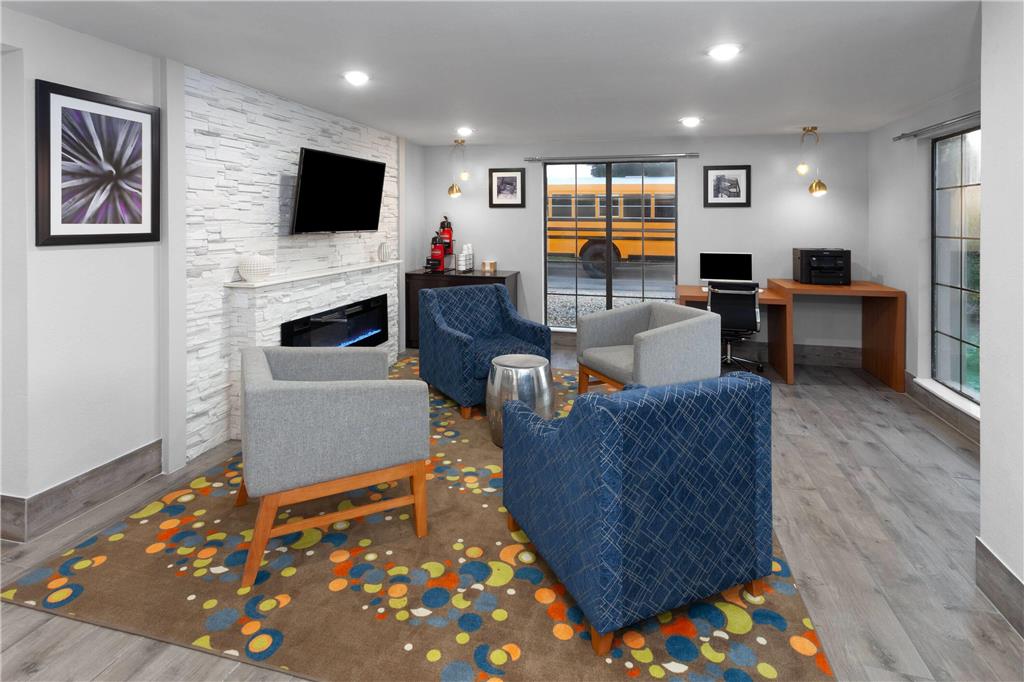 La Quinta Inn by Wyndham Champaign - photo 10