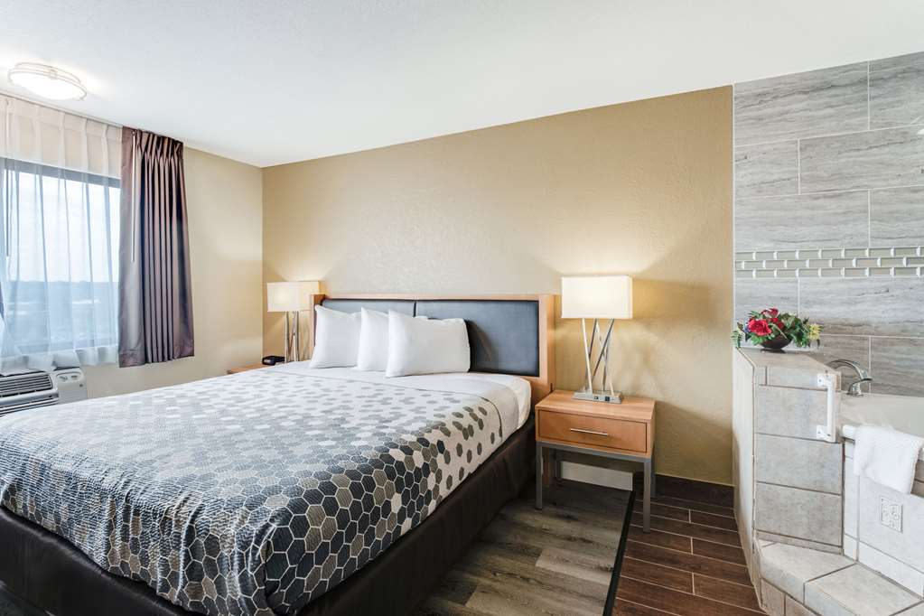 Econo Lodge Madison East - photo 24