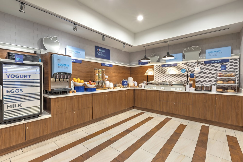 Holiday Inn Express Hotel & Suites Dallas Grand Prairie I 20 by IHG - photo 41