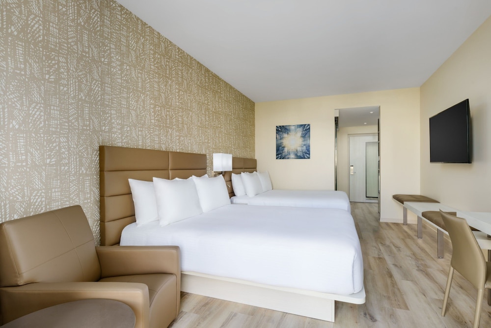 AC Hotel by Marriott Naples 5th Avenue - photo 14
