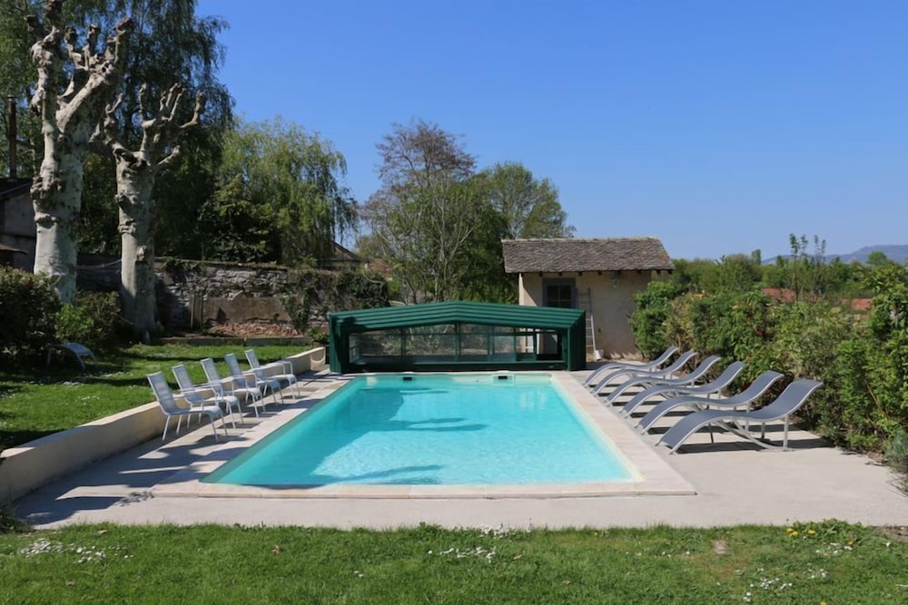 L' échappée - carbon neutral hotel in Bouvesse-Quirieu